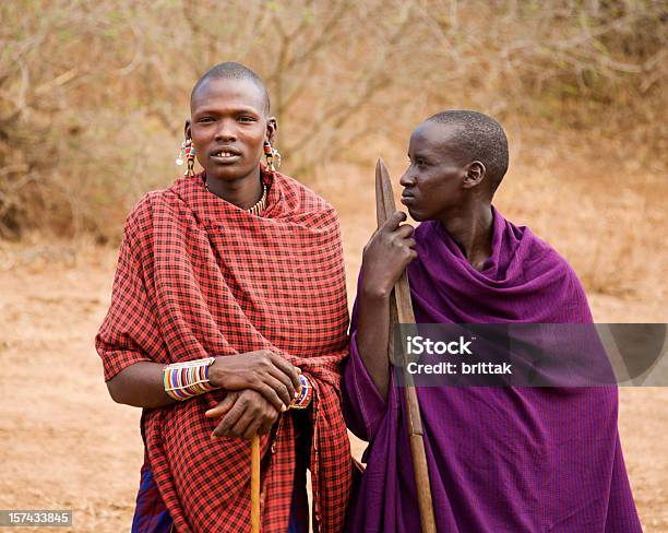 Два Молодых Масаи В Кении — стоковые фотографии и другие картинки Воин - Воин, Масаи, Африка