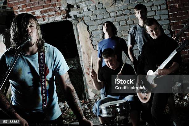 Banda De Rock Foto de stock y más banco de imágenes de Grupo de interpretación musical - Grupo de interpretación musical, Punk, Azul