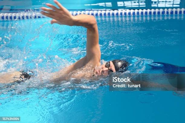 Nadador Foto de stock y más banco de imágenes de Accesorios de deportes acuáticos - Accesorios de deportes acuáticos, Actividad, Adulto