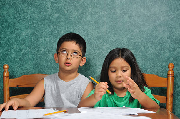 そして、再び宿題はありません。 - kid reading ストックフォトと画像