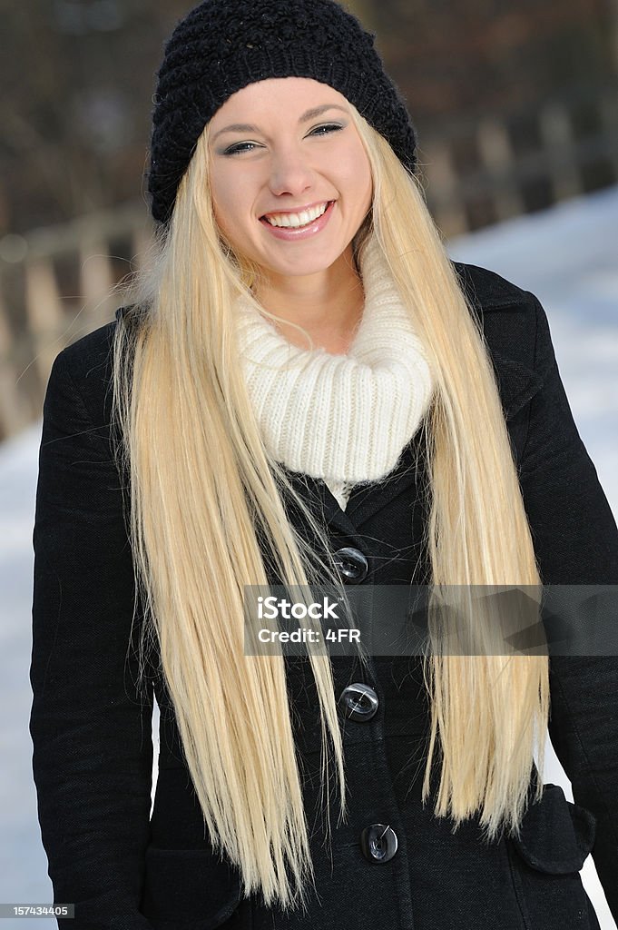 Offene Winter Outdoor Portrait mit langen blonden Haaren-natürliche - Lizenzfrei 20-24 Jahre Stock-Foto
