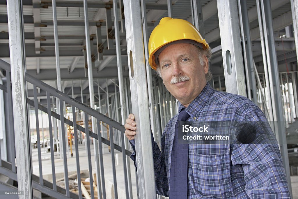 Homem trabalhando na construção de site (XXL - Royalty-free Capacete Foto de stock