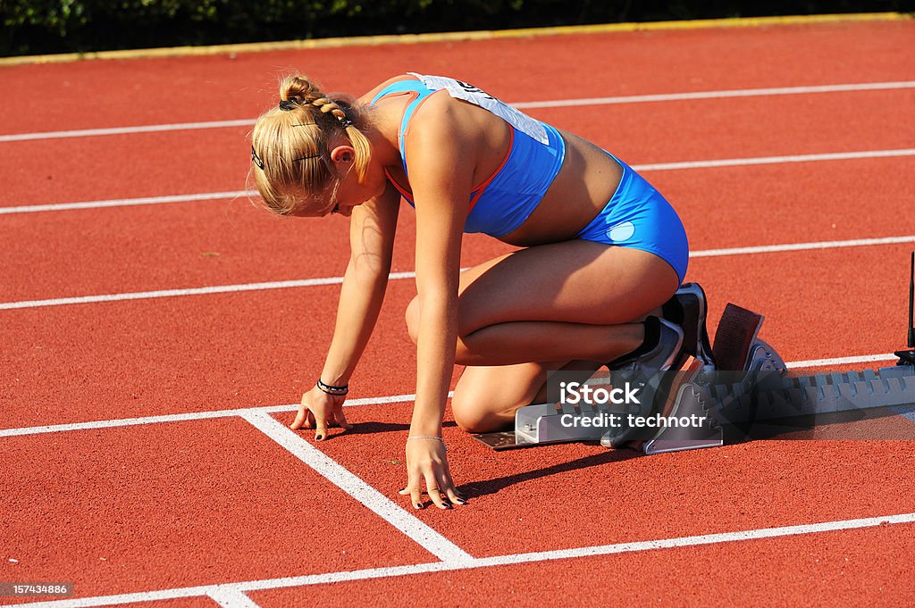 Athlète se concentrer avant de commencer - Photo de Jogging libre de droits