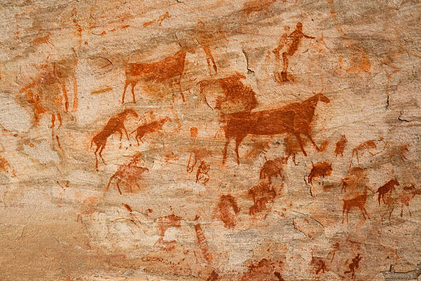 bushman pintura rupestre - tribal art fotos fotografías e imágenes de stock