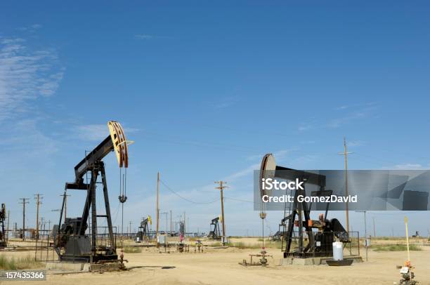 石油 Pumpjacks 他の背景 - アメリカ合衆国のストックフォトや画像を多数ご用意 - アメリカ合衆国, カラー画像, カリフォルニア州