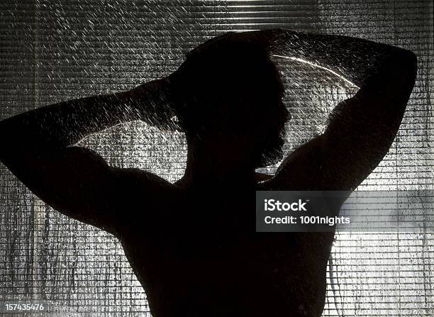 Mann In Dusche Stockfoto und mehr Bilder von Kontur - Kontur, Männer, Nackt
