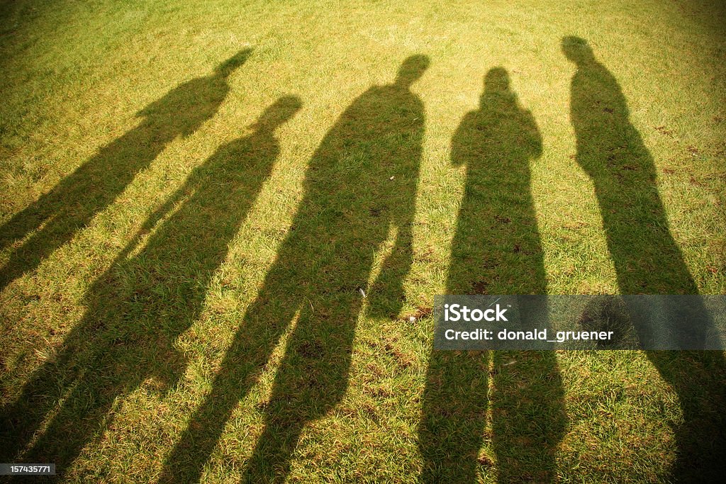 Ombres de vos amis - Photo de Cinq personnes libre de droits