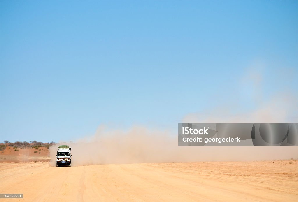 Dusty Australian viaggio - Foto stock royalty-free di Entroterra australiano