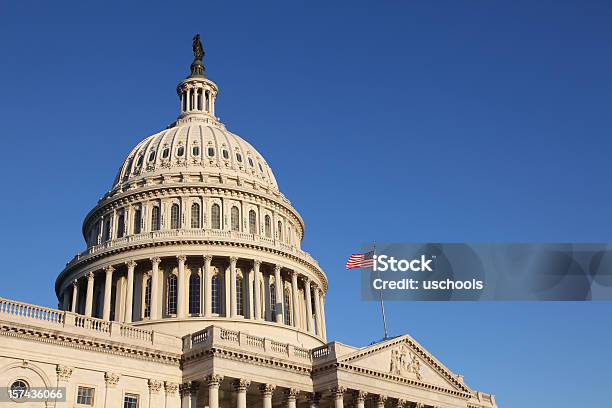 Congreso De Los Estados Unidos En Sunrise Foto de stock y más banco de imágenes de Edificio del Capitolio - Washington DC - Edificio del Capitolio - Washington DC, Washington DC, Bandera estadounidense