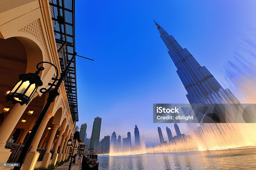 Fontana musicale di dubai - Foto stock royalty-free di Burj Dubai