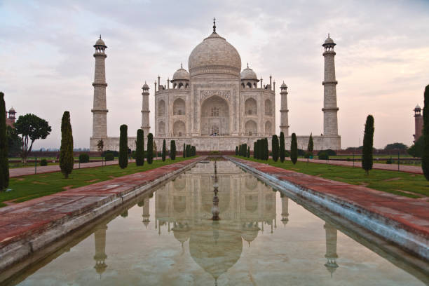 istock Taj Mahal sunrise 157436403