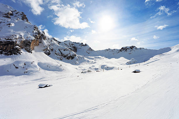 горнолыжные склоны - dolomites ski lift winter ski track стоковые фото и изображения