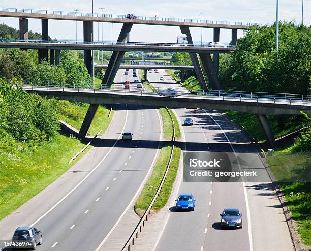 Ocupado Estrada Bridges - Fotografias de stock e mais imagens de Nó de Junção de Autoestrada - Nó de Junção de Autoestrada, Reino Unido, Autoestrada