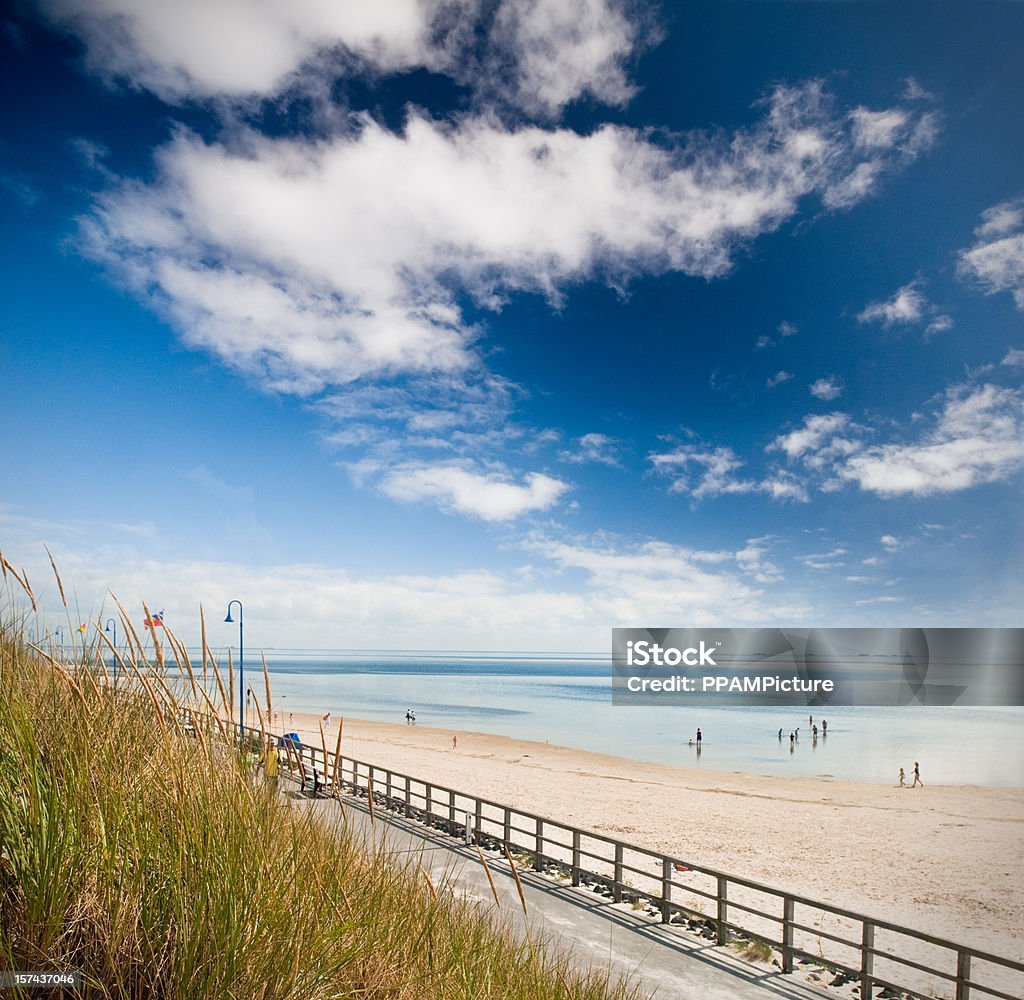 Promenade en la playa - Foto de stock de Aire libre libre de derechos