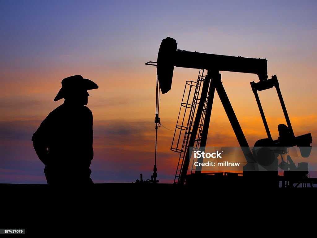 Cowboy rancheiro agricultor e Pumpjack - Foto de stock de Óleo royalty-free