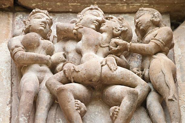 khajuraho statues - khajuraho india sexual activity temple zdjęcia i obrazy z banku zdjęć