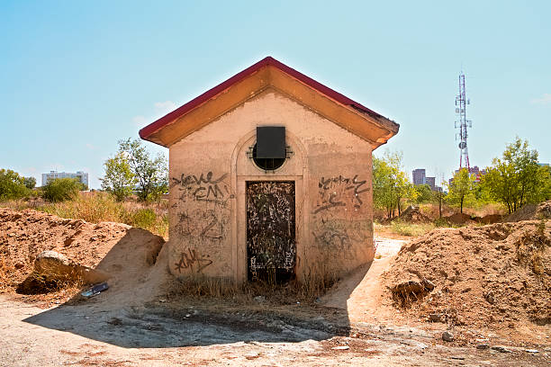 istock Old hut of guardrail. HDR image. 157437470