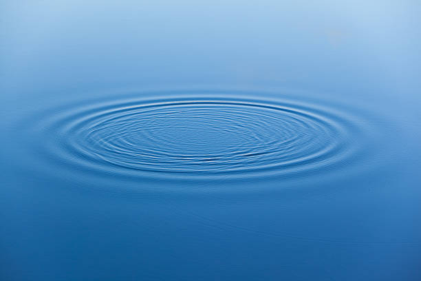 환상체 굴절률은 수면 - ripple pond rippled water 뉴스 사진 이미지