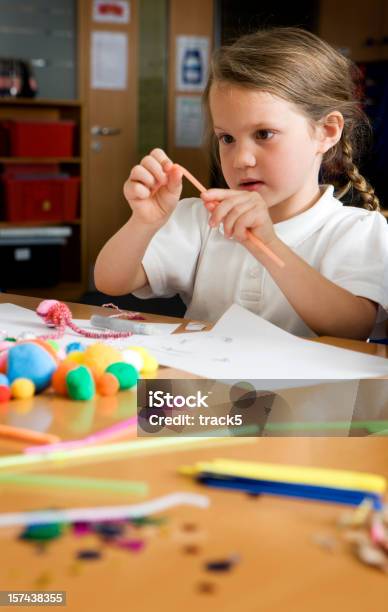 Photo libre de droit de École Primaire De Creative Apprentissage banque d'images et plus d'images libres de droit de 4-5 ans - 4-5 ans, Apprentissage, Art et Artisanat