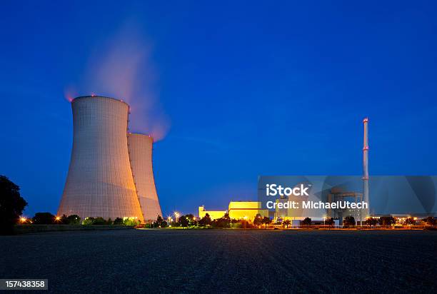 原子力発電所の夜景 - 原子力発電所のストックフォトや画像を多数ご用意 - 原子力発電所, 冷却塔, ドイツ