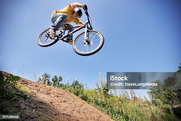 Ciclismo De Montaña Foto de stock y más banco de imágenes de Mountain Bike - Mountain Bike, Volar, Actividad