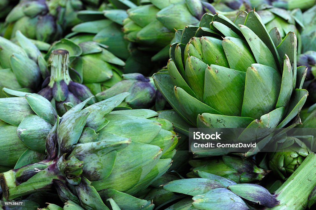 채집한 Artichokes in 압살했다 수거통 - 로열티 프리 아티초크 스톡 사진