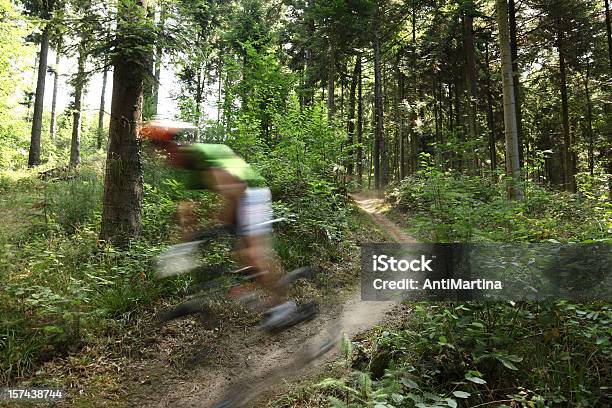 Mountainbiking — стоковые фотографии и другие картинки Горный велосипед - Горный велосипед, Лес, Размытое движение