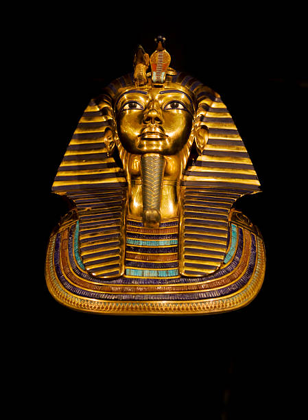 máscara de ouro do egito faraó tutankhamun - nefertaris temple of hathor - fotografias e filmes do acervo