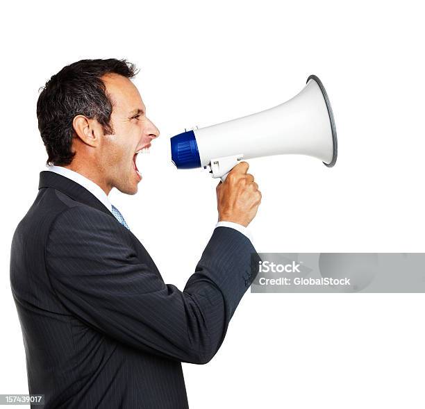 Cara De Perfil De Hombre De Negocios Con Un Megáfono Gritando Foto de stock y más banco de imágenes de Discurso