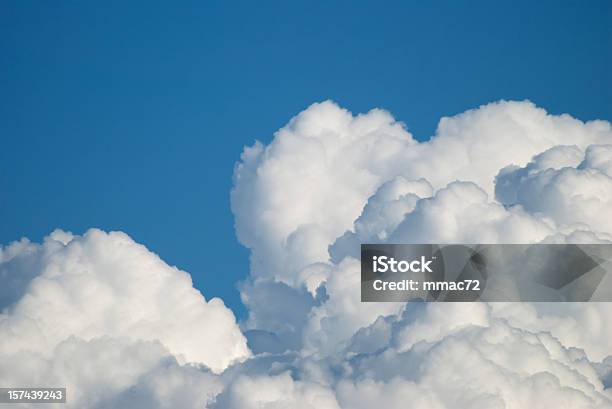 Nuvens - Fotografias de stock e mais imagens de Nuvem - Céu - Nuvem - Céu, Grosso, Paisagem com nuvens