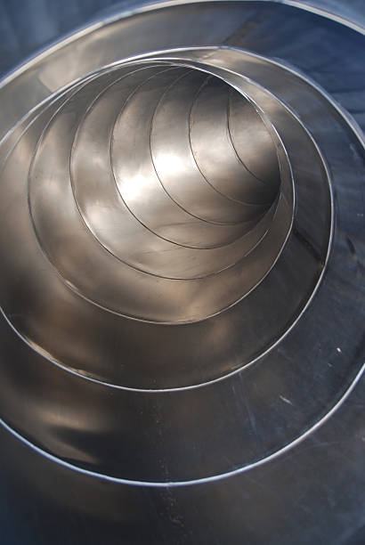 metal clip u-bahn vertikale curve - shiny pipe metal tube stock-fotos und bilder