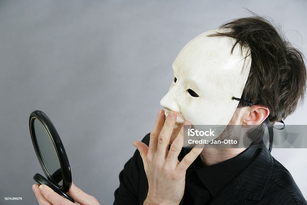 Homme avec un masque. - Photo de Masque de la Commedia dell'arte libre de droits