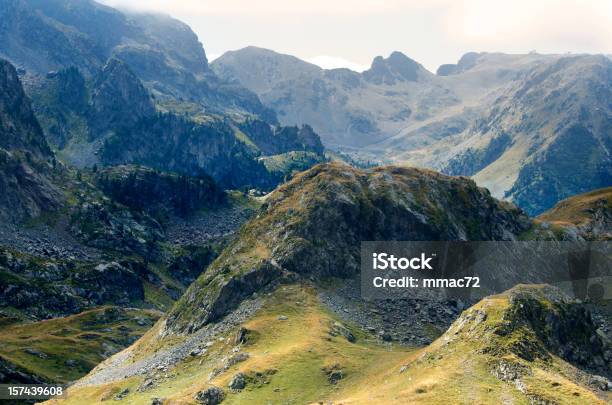 Foto de Pico Da Montanha e mais fotos de stock de Alpes europeus - Alpes europeus, Arbusto, Azul