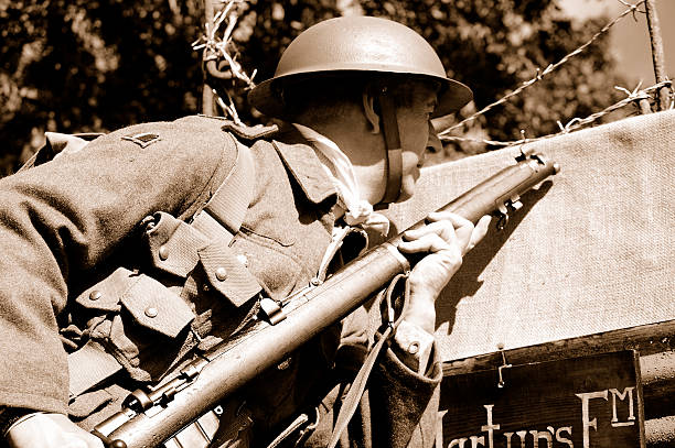 capa soldado. - bayonet - fotografias e filmes do acervo