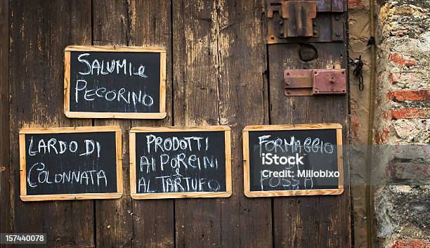 Foto de Comida Italiana Escrito Blackboards e mais fotos de stock de Cavalete publicitário - Cavalete publicitário, Itália, Mercado - Espaço de Venda no Varejo