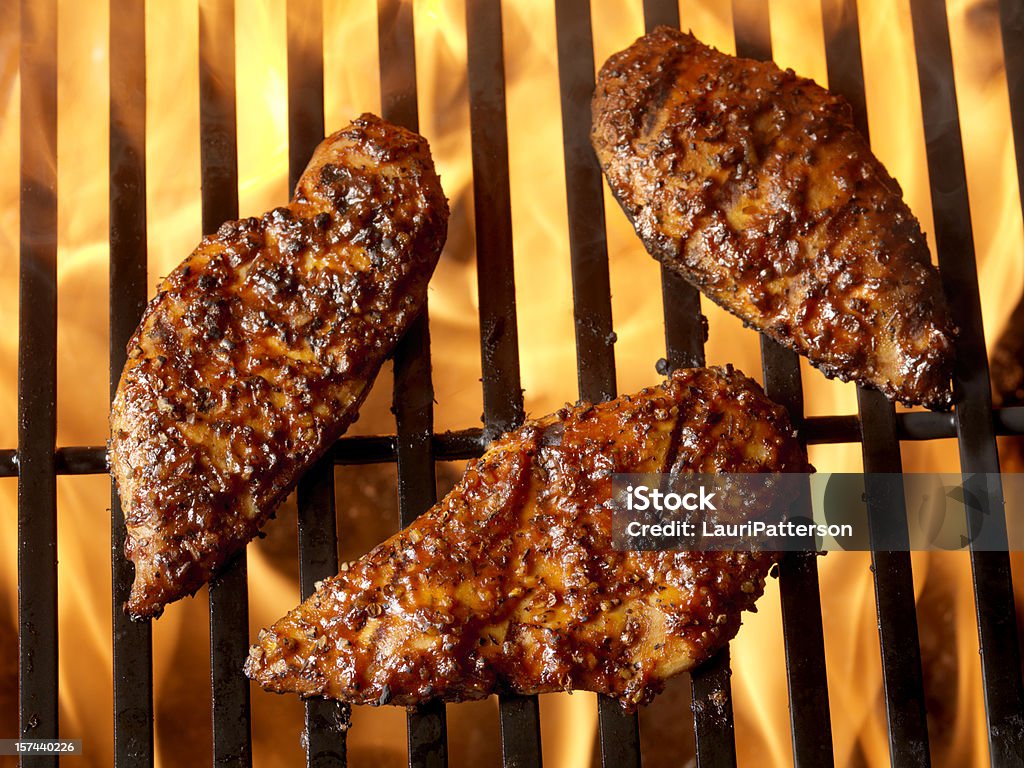 Barbacoa las pechugas de pollo - Foto de stock de Llama - Fuego libre de derechos