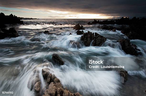 Vista Do Mar - Fotografias de stock e mais imagens de Ao Ar Livre - Ao Ar Livre, Beira d'Água, Costa rochosa