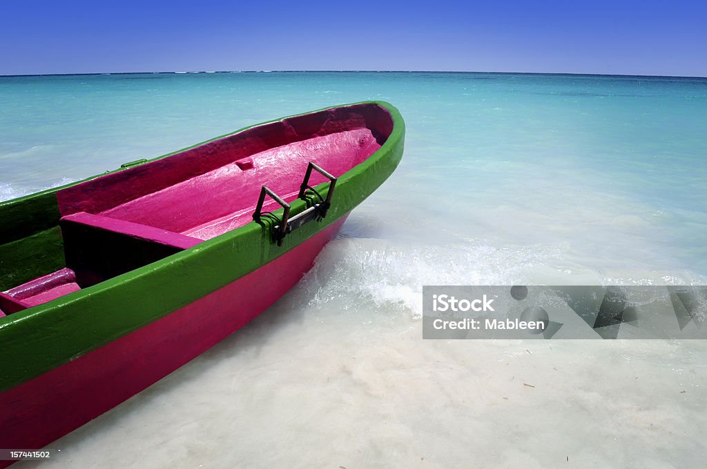 Morze Karaibskie i na łodzi - Zbiór zdjęć royalty-free (Brzeg wody)