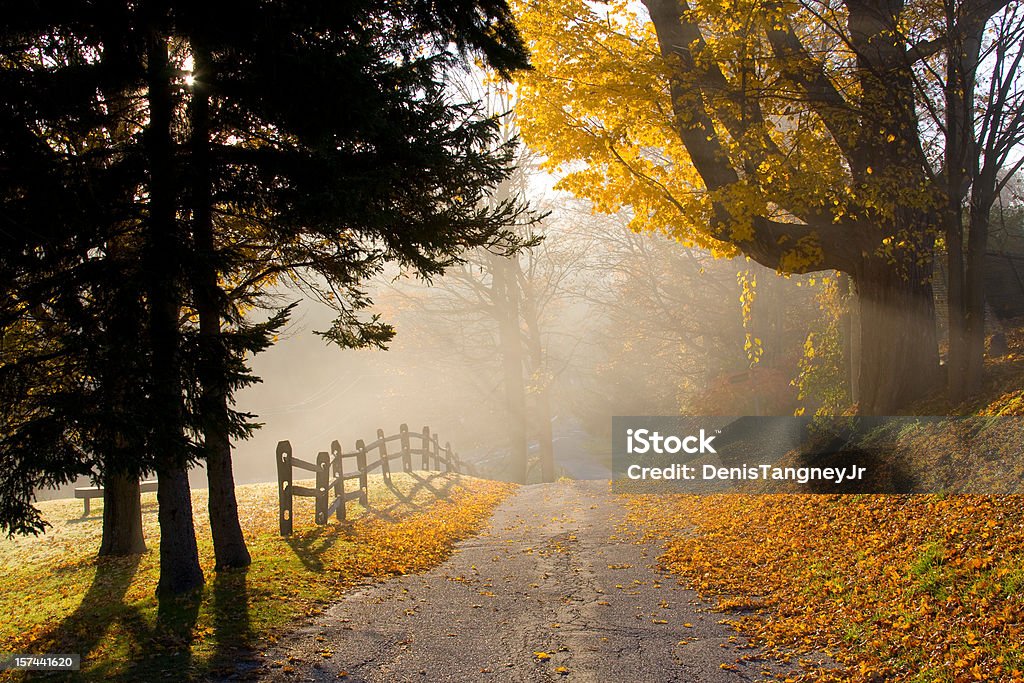 Сельская дорога в Осень - Стоковые фото Массачусетс роялти-фри