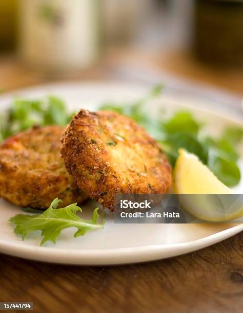 Foto de Crabcakes e mais fotos de stock de Bolo de Peixe - Bolo de Peixe, Cancer Magister, Croquete