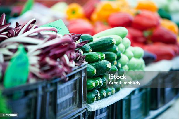 Frisches Gemüse Stockfoto und mehr Bilder von Unscharf gestellt - Unscharf gestellt, Obst, Frische