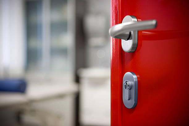 Moderna puerta rojo - foto de stock