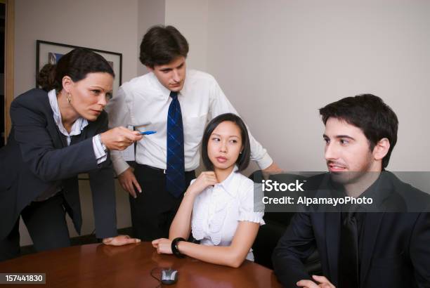 Sala De Reuniões Pressão É A Sua Falta I - Fotografias de stock e mais imagens de Constrangimento - Constrangimento, Negócio empresarial, Reunião