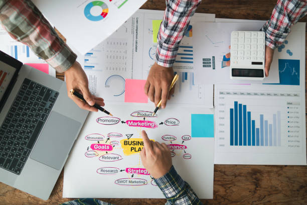 istock Businessmen team in conference room are introducing and consulting each other to make good business profits. concept of mentoring and consulting between investor to exchange knowledge. 1574419010