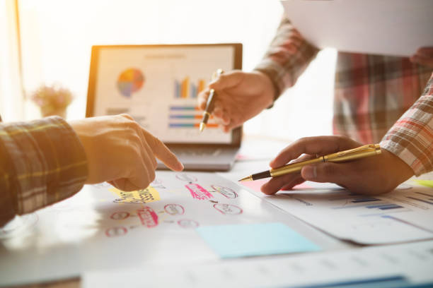 istock Businessmen team in conference room are introducing and consulting each other to make good business profits. concept of mentoring and consulting between investor to exchange knowledge. 1574419016