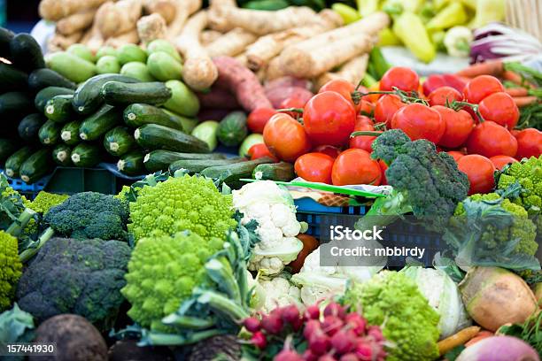 Vegetais Frescos - Fotografias de stock e mais imagens de Agricultura - Agricultura, Alimentação Saudável, Brócolo