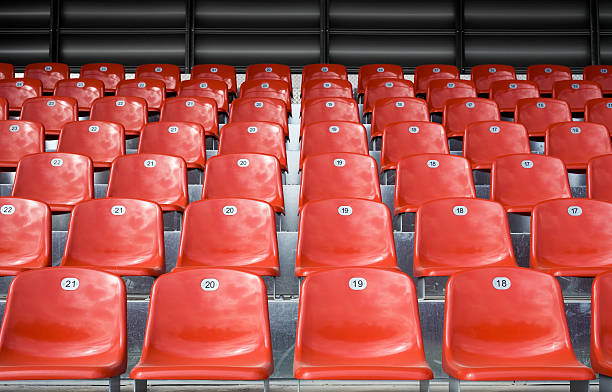 assentos do estádio vazio - arquibancada imagens e fotografias de stock