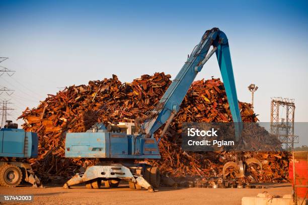 Reciclaje De Metal Foto de stock y más banco de imágenes de Maquinaria - Maquinaria, Plástico, Reciclaje