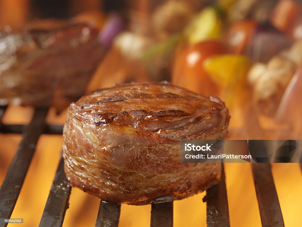 Grillades de Steaks et de kebabs de légumes - Photo de Bacon libre de droits