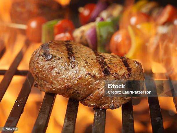 Lombo Bbq Com Legumes Kabobs Bifes - Fotografias de stock e mais imagens de Alimentação Saudável - Alimentação Saudável, Ao Ar Livre, Bife